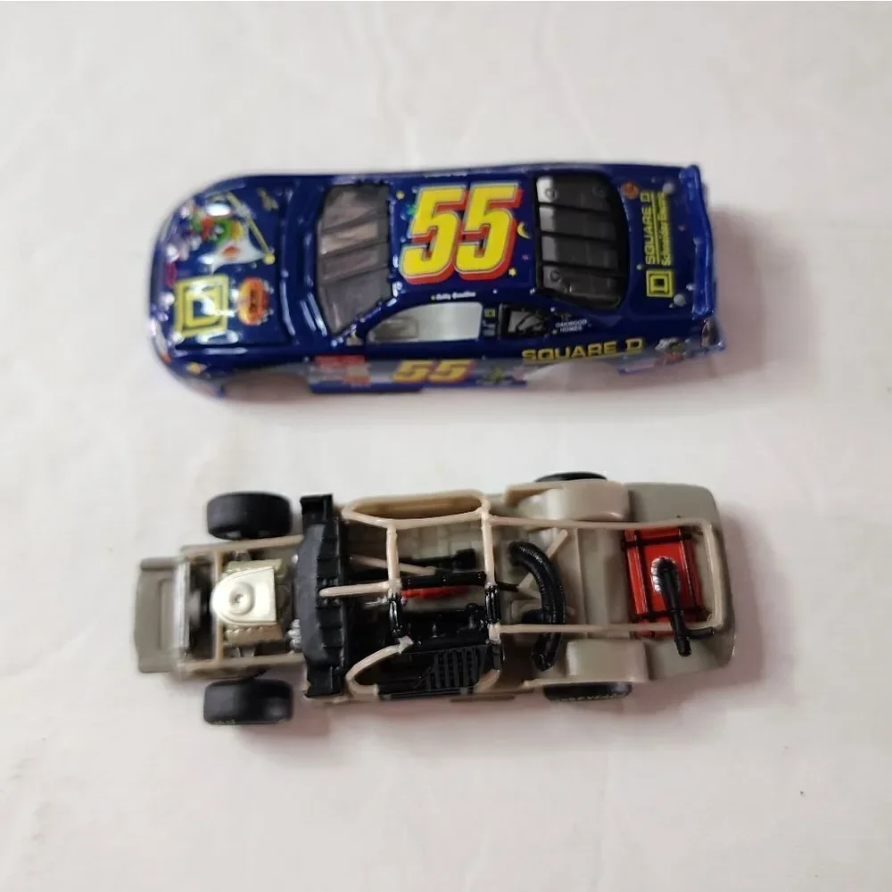 Action 2001 Monte Carlo Hood Open #55 Bobby Hamilton Square D Looney Tunes 1:64